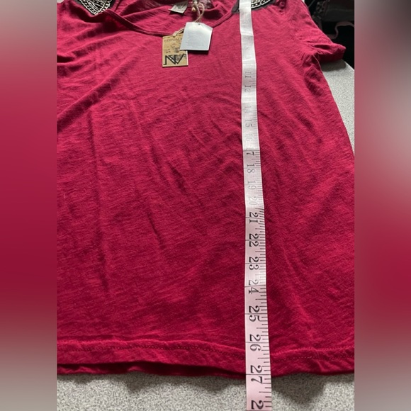 Nevada Red Studded Shoulder Top Size Large - Picture 9 of 9